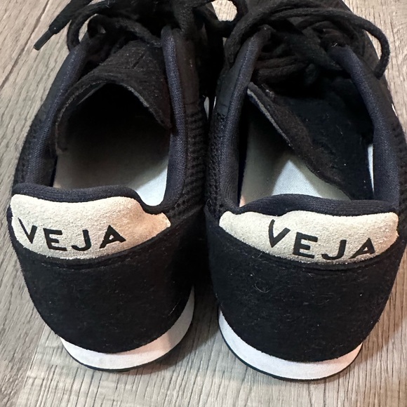 Veja Black running shoes - Picture 4 of 6